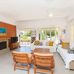Danae Villa Ajía Nápa