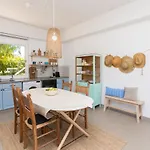 Danae Villa Ajía Nápa